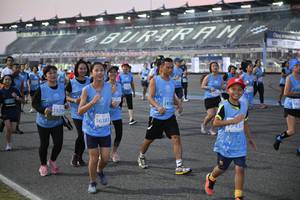 BIB: 5302
                            <button type="button" onclick="openModal(10463774)" class="btn btn-primary btn-sm float-right btn-popup" data-toggle="modal" data-target=".modal-high-quality">
                        <i class="fas fa-shopping-cart"></i> Add to Cart
                    </button>
                                            <button type="button" onclick="isThisMe(10463774, true)" class="btn btn-success btn-sm float-right btn-popup btn-isme hidden" data-toggle="tooltip" data-placement="bottom" title="นี่คือรูปของคุณใช่ไหม คลิกที่นี่เพื่อเอาเข้าอัลบั้ม">
                        <i class="fas fa-plus"></i> Add to album
                    </button>
                    <button type="button" onclick="isThisMe(10463774, false)" class="btn btn-warning btn-sm float-right btn-popup btn-isnotme hidden">
                        <i class="fas fa-ban"></i> Remove from album
                    </button>